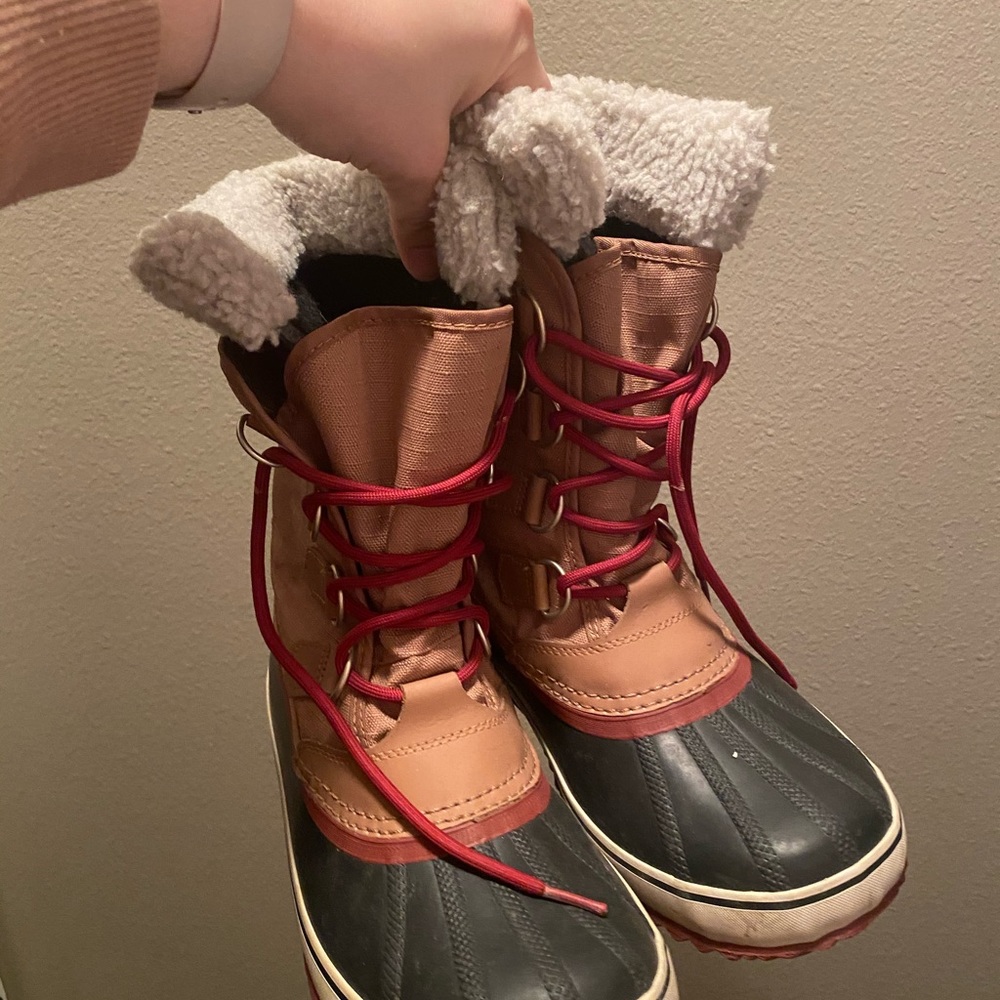 Women’s Sorel Winter Boots - Picture 3 of 5